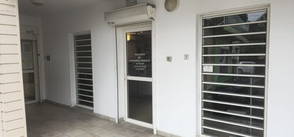 Porte d'entrée du cabinet de Gastrosud de Saint Joseph.